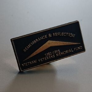 Vietnam Veterans Memorial Fund Pin - Black and Gold